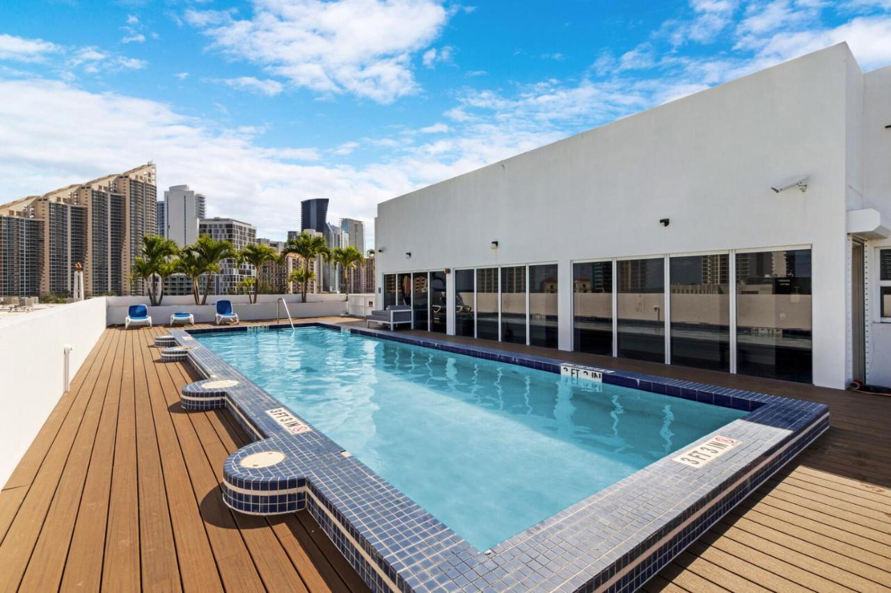 Roami At Sunny Isles Apartman Miami Beach Kültér fotó
